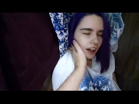 ❤️ 在壁櫥裡找到我姐姐並幫她射精 ☑ 肛色情 在我們 ❌❤